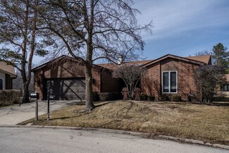 306 Basswood Dr, Northbrook, IL 60062