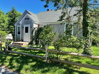 83 Old Mail Rd, North Chatham, MA 02650
