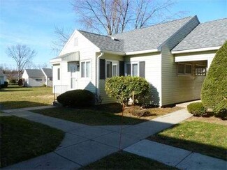 38 Applewood Dr, Chicopee, MA 01022