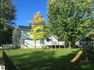 440 Schaeffer St, Clare, MI 48617