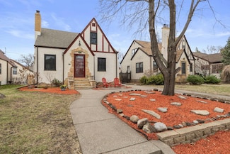 2103 Hartford Ave, Saint Paul, MN 55116