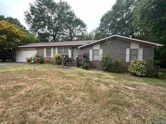 2130 Meadowood Dr, Gadsden, AL 35907