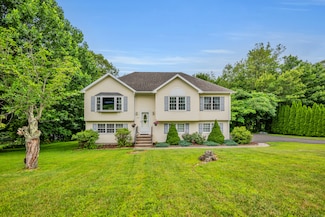 114 Tiffany Ln, Bristol, CT 06010