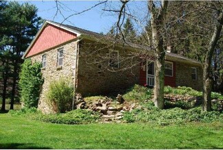 11 N Longsdale Dr, Mertztown, PA 19539