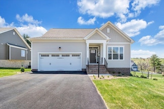 1017 Round Meadow Dr, Christiansbrg, VA 24073