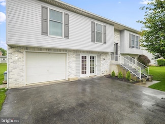 155 Antietam Dr, Waynesboro, PA 17268