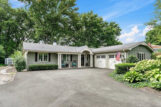 1202 Dunstan Rd, Geneva, IL 60134