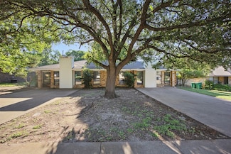 706 Long Ct, Cedar Hill, TX 75104