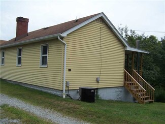 12 Cracker Jack Rd, Monongahela, PA 15063
