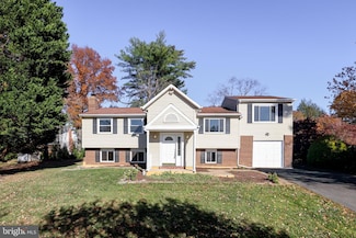 10622 Cavalcade St, Great Falls, VA 22066
