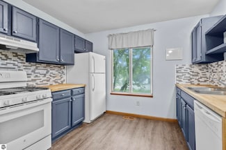 3887 Brook Dr, Traverse City, MI 49684