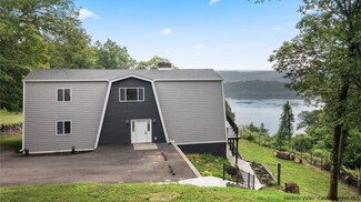 12 Hudson Bluff Cir, Marlboro, NY 12542