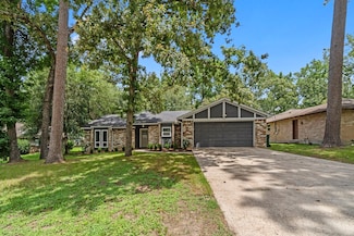 64 Hiwon Dr, Conroe, TX 77304