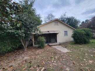 174 N 10th St, Defuniak Springs, FL 32433