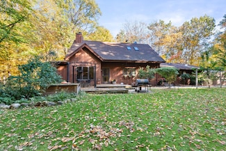 W4885 Valley Heights Dr, Fredonia, WI 53021