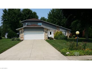 5293 Parkhurst Dr, Sheffield Village, OH 44054