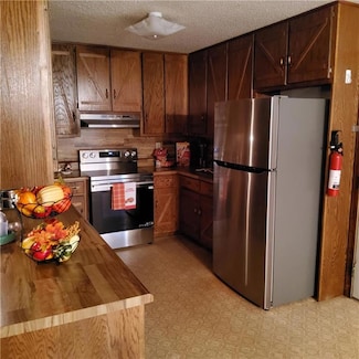 40 New Salem Dr, McDonough, GA 30253