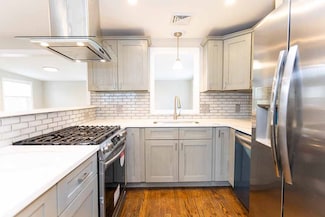 2 Holmes Rd, Coventry, RI 02816