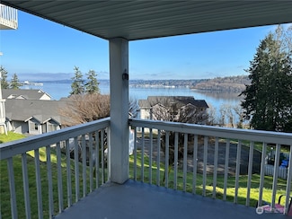 2261 Skyline Ln W, Bremerton, WA 98312