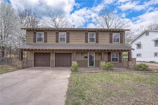 9248 Hemlock St, Overland Park, KS 66212