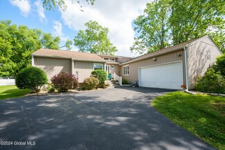 2 Linda Ct, Albany, NY 12208