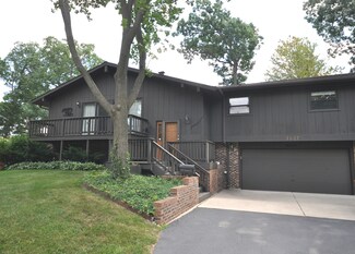 1027 Laursen Ct, Antioch, IL 60002