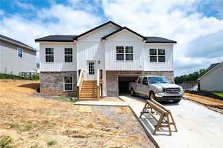 373 Lakecrest Cir SW, Calhoun, GA 30701