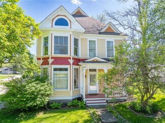 306 E Berry St, Hamilton, MO 64644