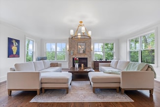 199 Winchester St Unit 199, Brookline, MA 02446