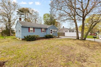 74 Fearing St, Buzzards Bay, MA 02532