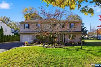 473 Lincoln Dr, Paramus, NJ 07652