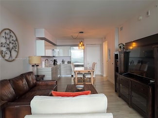 1300 Brickell Bay Dr Unit 1808, Miami, FL 33131