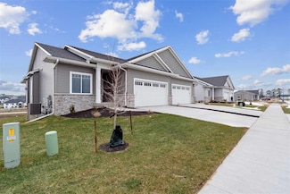 1301 Berkshire Ln, North Liberty, IA 52317