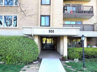 900 S River Rd Unit 3A, Des Plaines, IL 60016