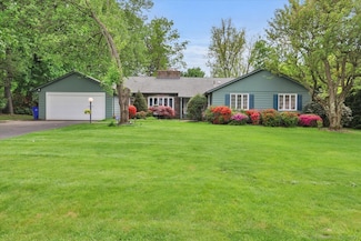 11 W Ridge Dr, West Hartford, CT 06117