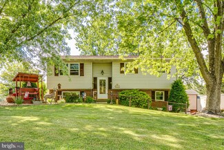 161 Schoolhouse Rd, Palmyra, PA 17078