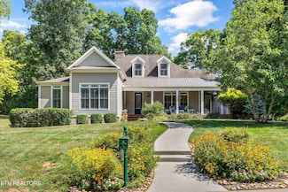 175 Conkinnon Dr, Lenoir City, TN 37772