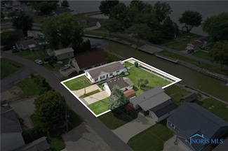 2915 W Risingsun Rd, Port Clinton, OH 43452