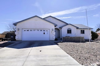 438 W Fairway Dr, Pueblo, CO 81007