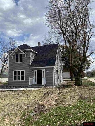 207 Park Ave NE, Elysian, MN 56028