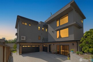 3240 32nd Ave W Unit B, Seattle, WA 98199