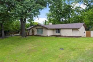 6109 S Knoxville Ave, Tulsa, OK 74136