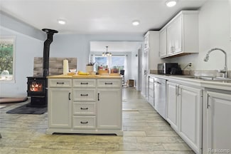 7441 Tipsico Lake Rd, Holly, MI 48442