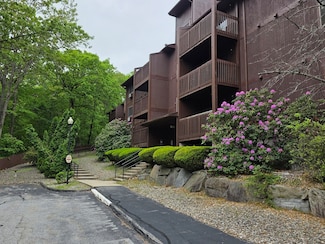 340 Sunderland Rd Unit 14, Worcester, MA 01604