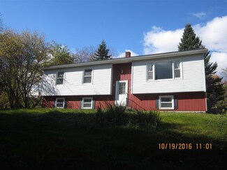 541 Vail Dr, Lyndonville, VT 05851