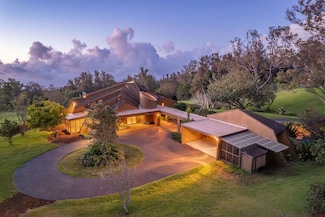 2450 Piiholo Rd, Makawao, HI 96768
