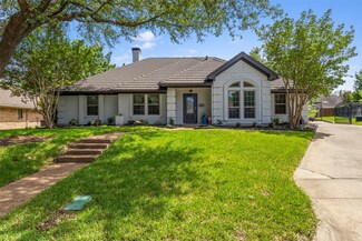 517 Sunset Dr, Hurst, TX 76054