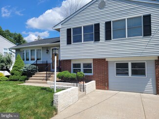 12 Lexington Rd, Bordentown, NJ 08505
