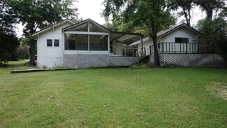 807 5th St, Honey Grove, TX 75446