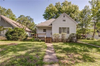 606 E Miami St, Paola, KS 66071